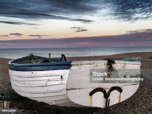 Aldeburgh Playa Y Barco Este Anglia Guijarros Foto de stock y más banco de imágenes de Aldeburgh - Aldeburgh, Aire libre, East Anglia