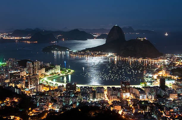 rio de janeiro, à noite - brazil sea nautical vessel urca - fotografias e filmes do acervo