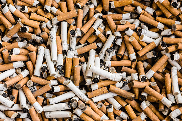 cigarettes - carcinogens photos et images de collection