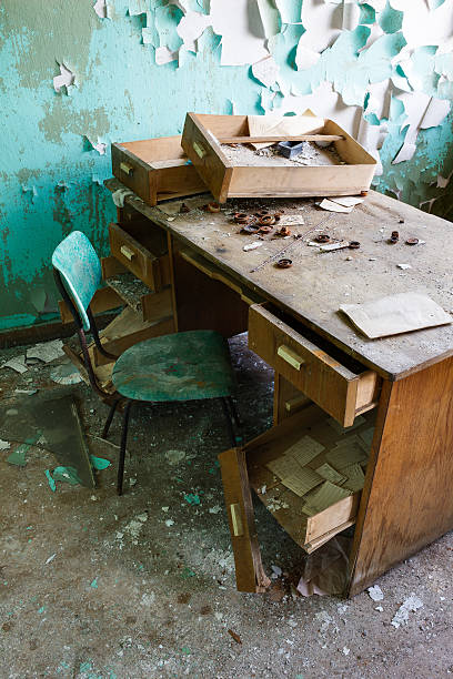 istock Concept of abandoned business 481443377