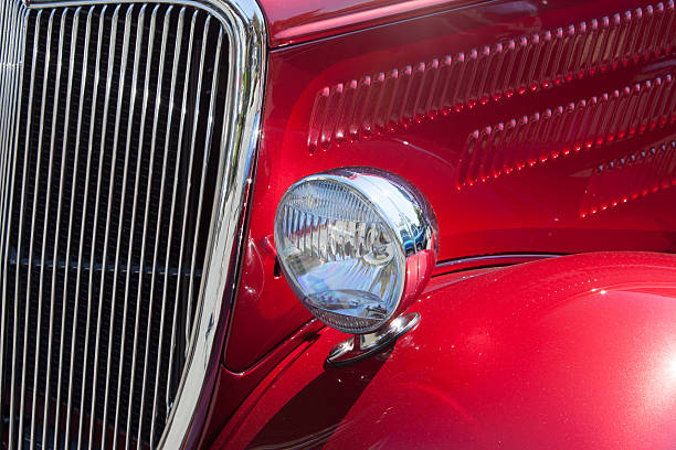 Stylowe red hot rod Zbliżenie fender grille, kaptur – zdjęcie