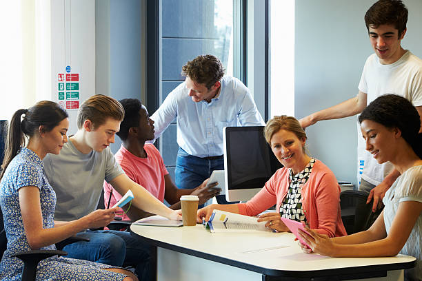istock College Students Having Informal Meeting With Tutors 481486236