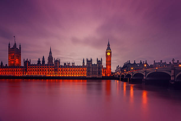 big ben et le parlement à londres au crépuscule - big ben london england hdr houses of parliament london photos et images de collection