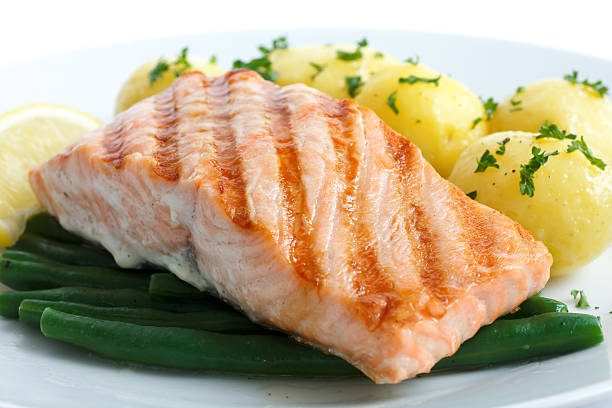 Juicy grilled salmon fillet with string beans and boiled potatoes.