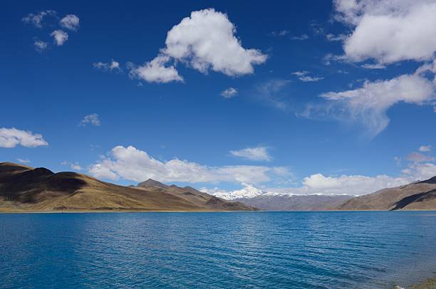 istock Lake Yamzho Yumco 01 481499184