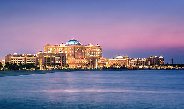 дворец абу-даби оаэ - emirates palace hotel стоковые фото и изображения