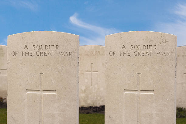 nuevo cementerio británica en flandes campos gran guerra mundial - flanders war grave war memorial fotografías e imágenes de stock