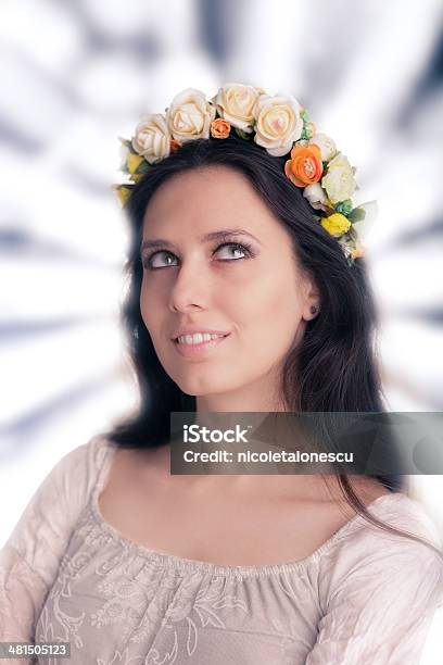 여자 플로럴 화환 20-29세에 대한 스톡 사진 및 기타 이미지 - 20-29세, 그리스 여신, 꽃-식물