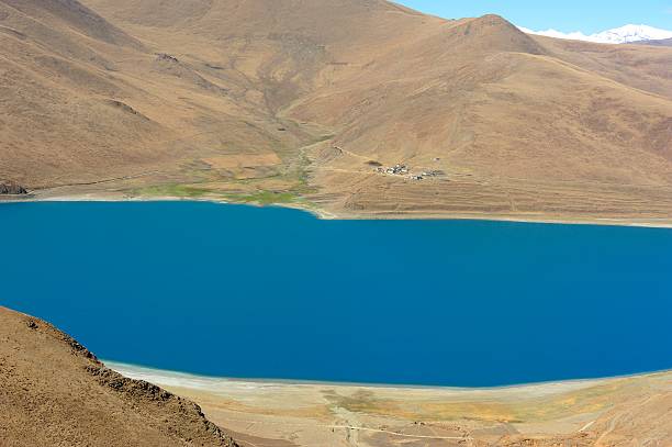 istock Lake Yamzho Yumco 03 481510010