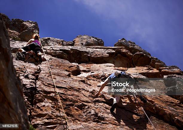 Rasa Cię Na Szczyt - zdjęcia stockowe i więcej obrazów Alpinizm - Alpinizm, Ściana skalna, Aktywny tryb życia