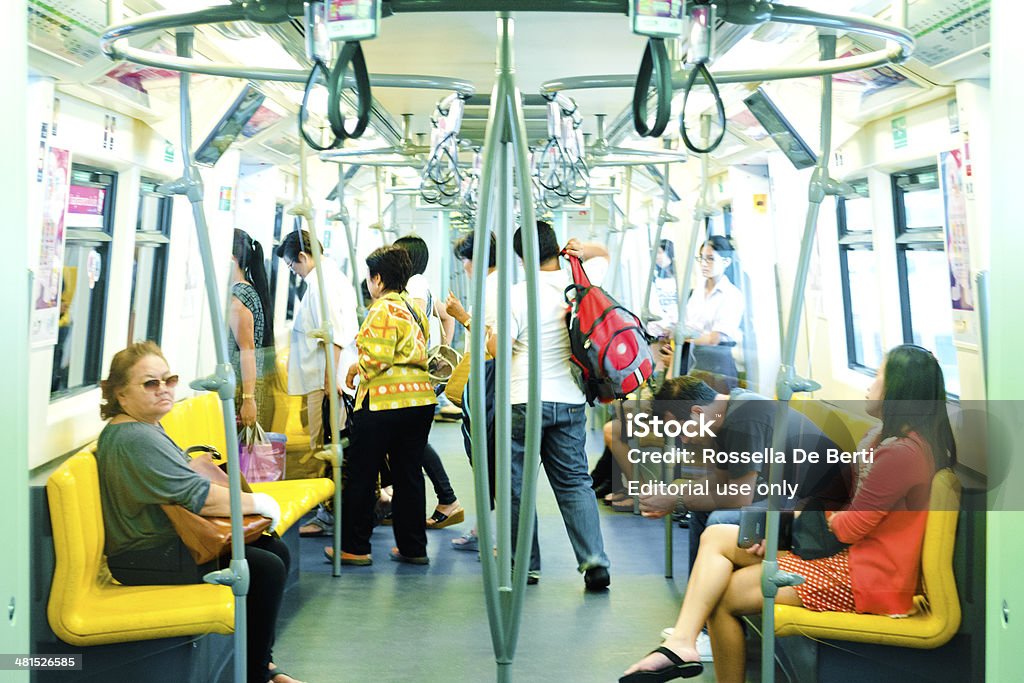 Interior del Skytrain, Bangkok, Tailandia - Foto de stock de BTS Skytrain libre de derechos