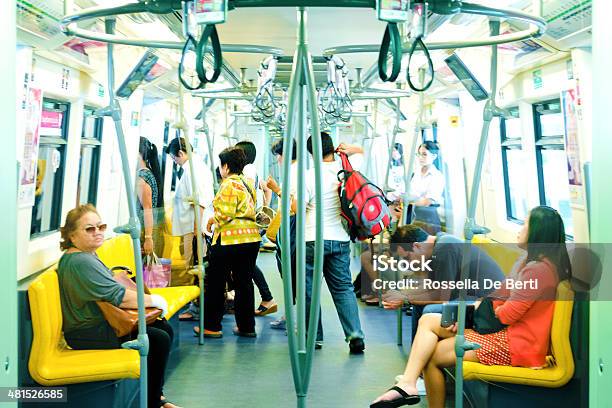 Foto de Interior Skytrain Bangcoc Tailândia e mais fotos de stock de BTS Skytrain - BTS Skytrain, A caminho, Adulto