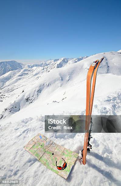 オンザサミット - スキーのストックフォトや画像を多数ご用意 - スキー, 座る, 景色を眺める