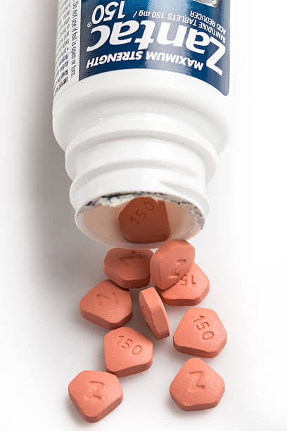 : 잔탁zantac 150 - medicine pill bottle healthcare and medicine studio shot 뉴스 사진 이미지