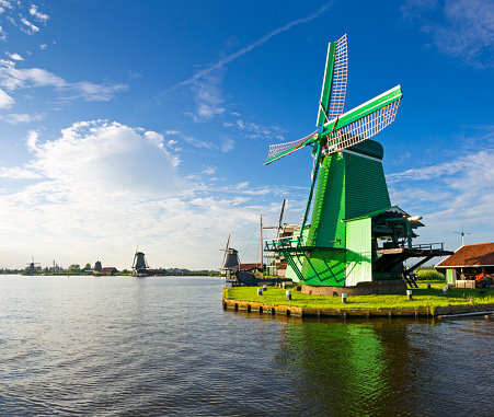Molinos de viento en neerlandés Zaanse Schans photo