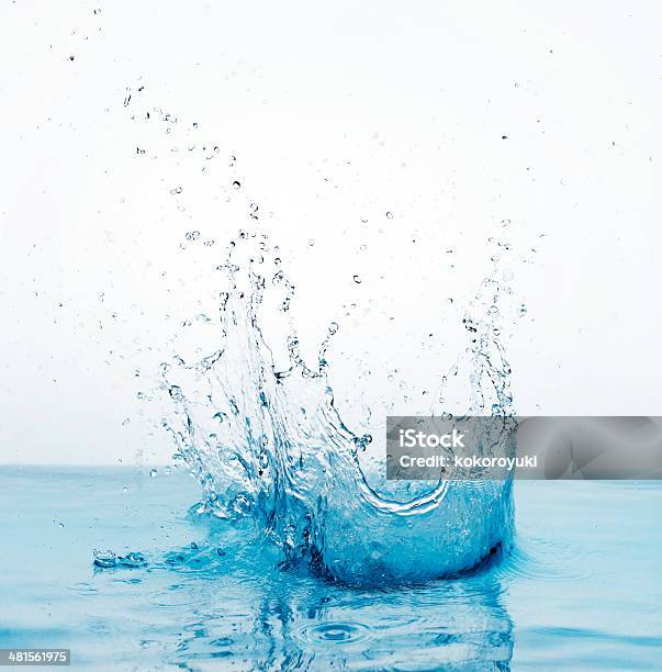 Agua Splash Foto de stock y más banco de imágenes de Rociado - Rociado, Salpicar, Agua