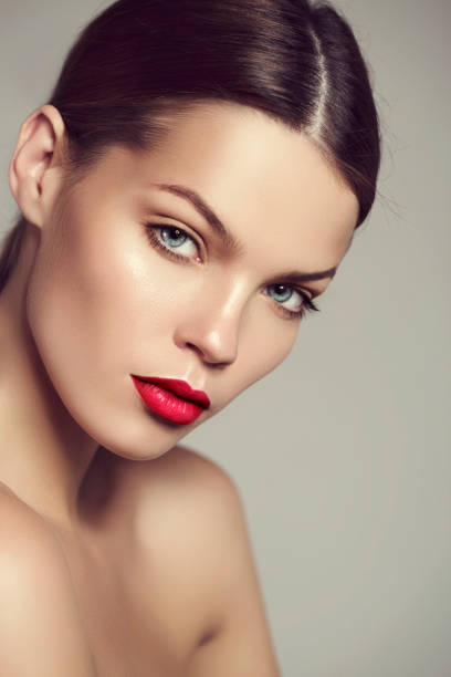 istock Young beautiful woman 481565193