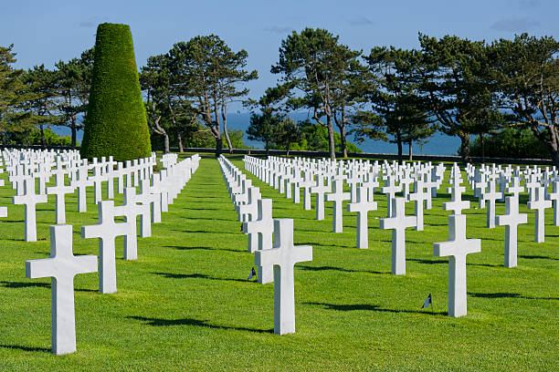 US cemetery Omaha Beach (D-Day) in Colleville, Normandy, France American cemetery with white marble tombstones close to Omaha Beach (D-Day, World War II) in Colleville, Normandy, France. normandy stock pictures, royalty-free photos & images