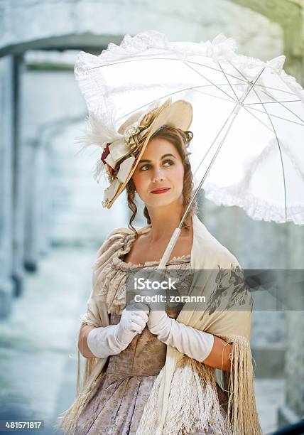 Foto de Victorian De Beleza e mais fotos de stock de Mulheres - Mulheres, Só Uma Mulher, Estilo Vitoriano