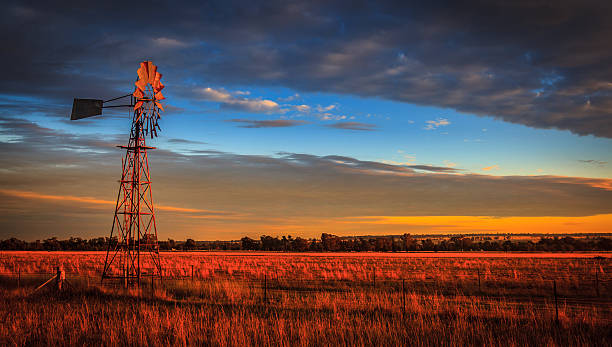Windmill at Sunset, Outback Australia Farm land in Outback, Dubbo,  Australia outback stock pictures, royalty-free photos & images