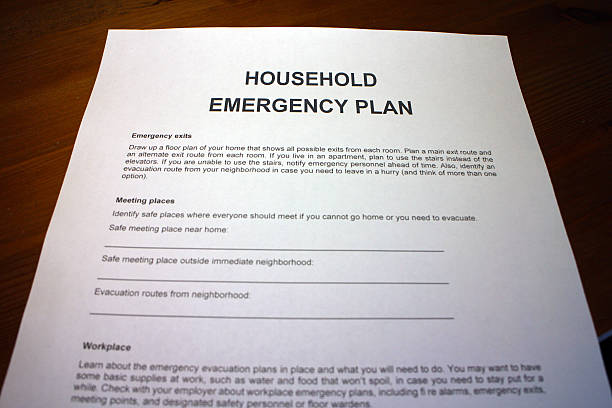 la creazione di un piano di emergenza domestici - compiling foto e immagini stock