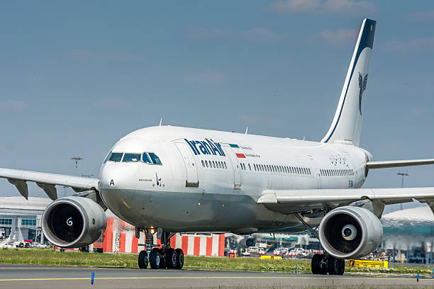 a iran air um airbus a300 - airplane air vehicle business travel passenger imagens e fotografias de stock