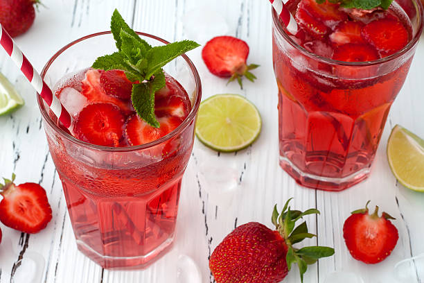 istock Refreshing summer drink with Strawberry, lime and mint 481639322