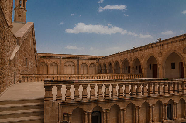 courtyard de mor gabriel mosteiro - aramaic - fotografias e filmes do acervo