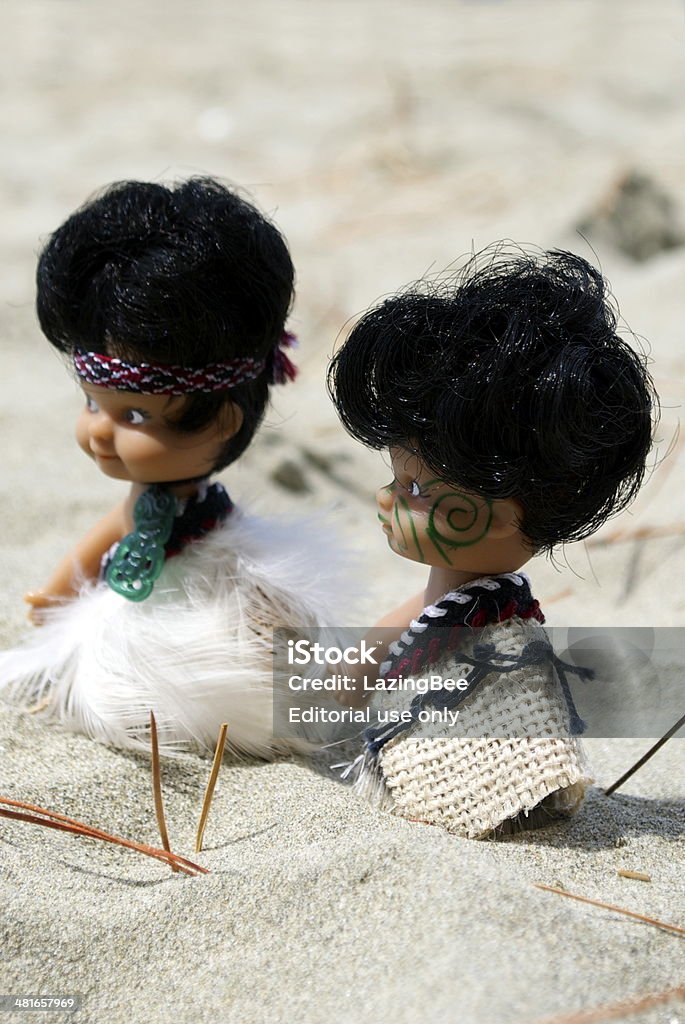 Maori Souvenir des poupées sur la plage, Nouvelle-Zélande - Photo de Culture néo-zélandaise libre de droits