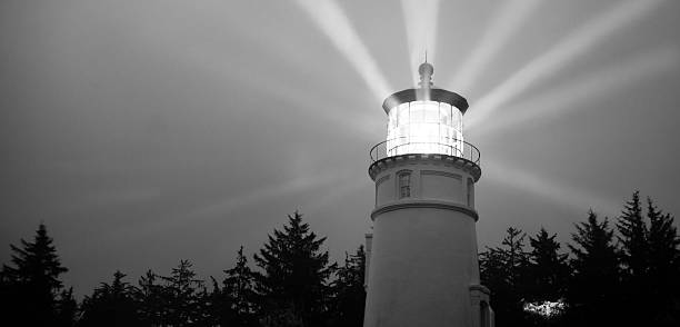 latarnia morska z belki oświetlenie deszcz, burza morskie morska - lighthouse storm sea panoramic zdjęcia i obrazy z banku zdjęć