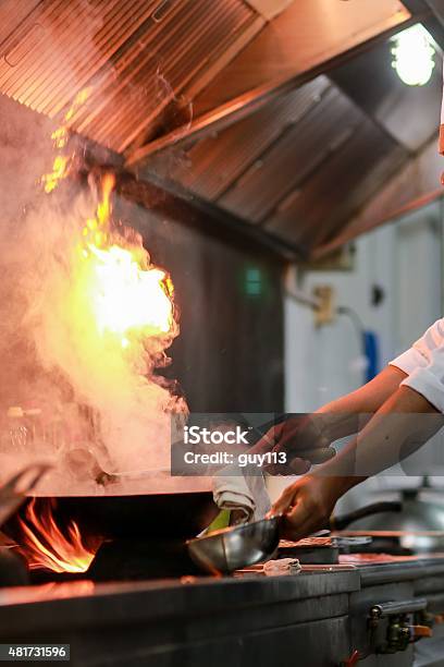 Foto de Técnica De Cozimento e mais fotos de stock de Cozinhar - Cozinhar, Chef de cozinha, Fogo