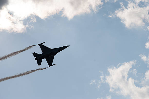 istock F-16 Fighting Falcon airshow 481734826