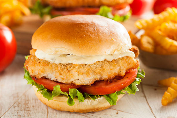 istock Breaded Fish Sandwich with Tartar Sauce 481735125