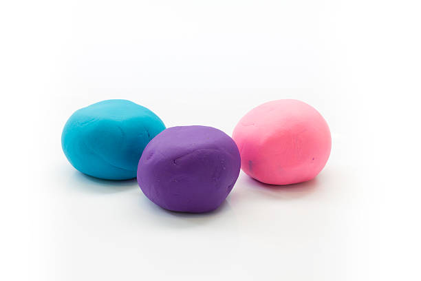 plasticine no fundo branco - play doh balls - fotografias e filmes do acervo