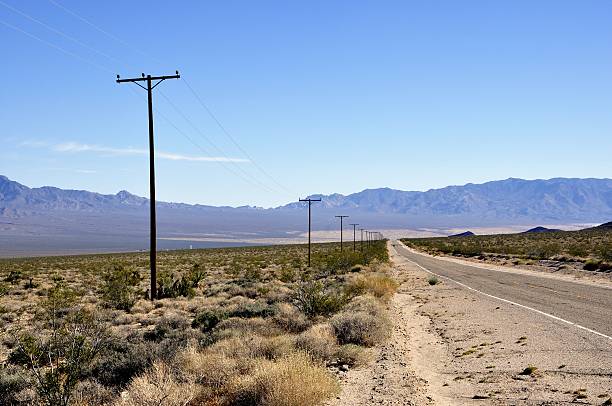 estrada no deserto de nevada - wouter imagens e fotografias de stock