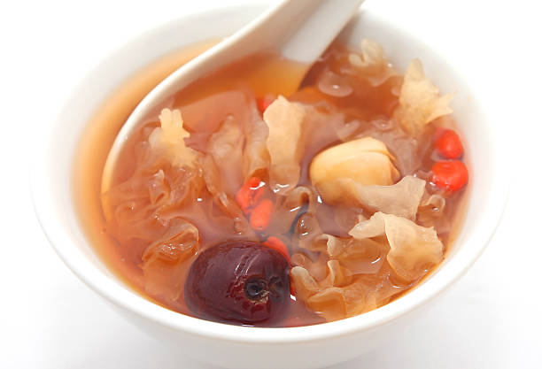 chinês tradicional branco neve fungo ou sopa de cogumelo - soup chinese culture herbal medicine chinese medicine - fotografias e filmes do acervo