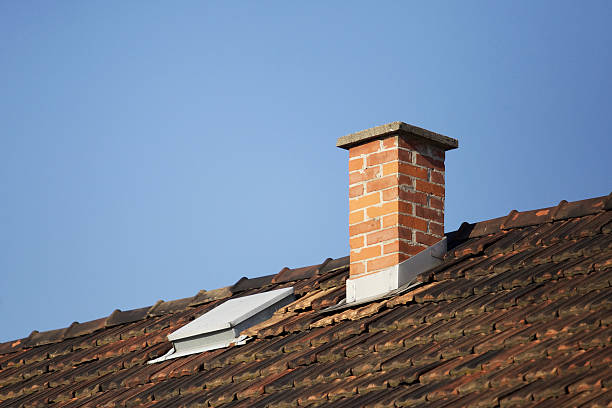 дымовая труба, chimney - factory chimneys sky sunlight horizontal стоковые фото и изображения
