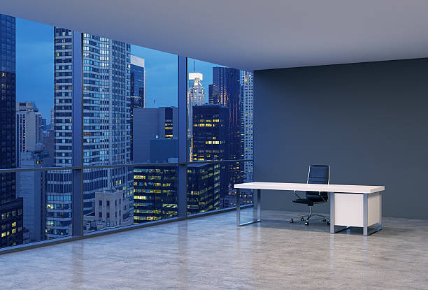 luogo di lavoro in un ufficio moderno e angolo panoramica - office indoors contemporary office building foto e immagini stock