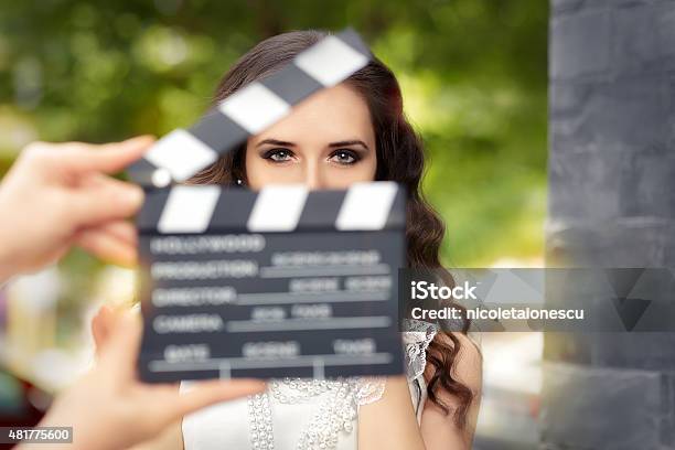 Photo libre de droit de Élégante Femme Prête Pour Une Séance Photo banque d'images et plus d'images libres de droit de Actrice - Actrice, Faire du théâtre, Film cinématographique