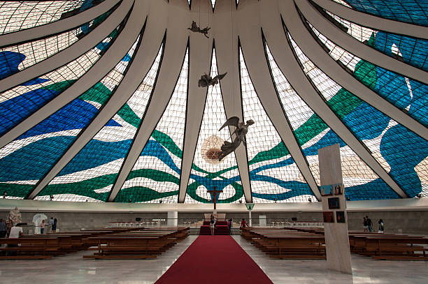 インテリアの大聖堂のブ��ラジリア - niemeyer museum of contemporary arts ストックフォトと画像