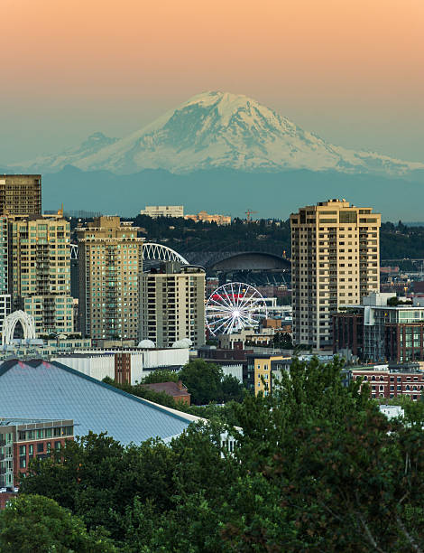 istock Beautiful Seattle in the Evening with Space Needle and Mt.Rainer 481807886