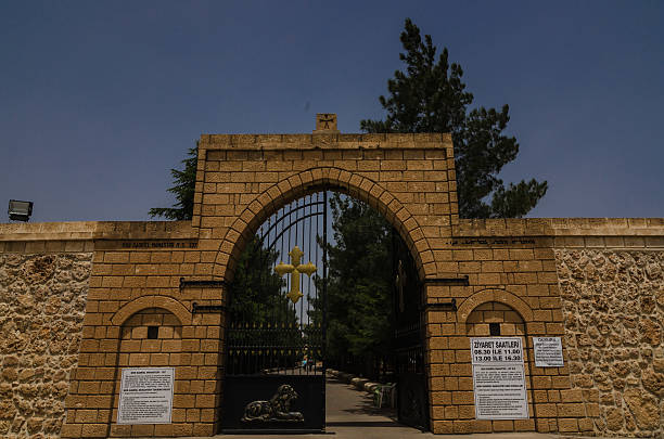 entrada de morof shahrivar short gabriel mosteiro de - aramaic imagens e fotografias de stock