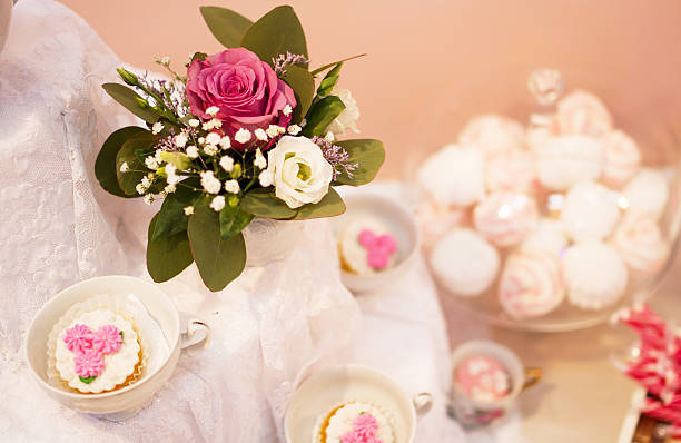 istock Wedding set of biscuits in pink 481843746