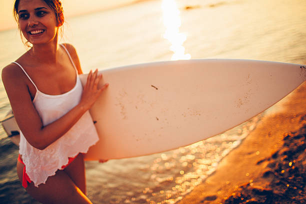 istock Smiling surfer girl 481863924