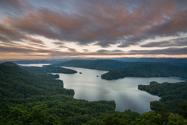 istock Lak Jocassee Sunrise 481883480