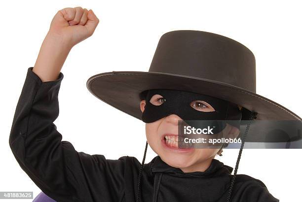 Ritratto Di Un Giovane Zorro - Fotografie stock e altre immagini di Bambini maschi - Bambini maschi, Bambino, Cappello