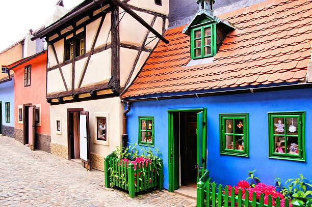 case di vicolo d'oro, praga, repubblica ceca - architecture blue bohemia built structure foto e immagini stock