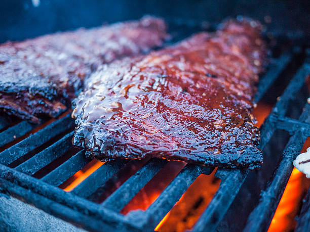 costelas na grelha com fogo na lateral - phila imagens e fotografias de stock