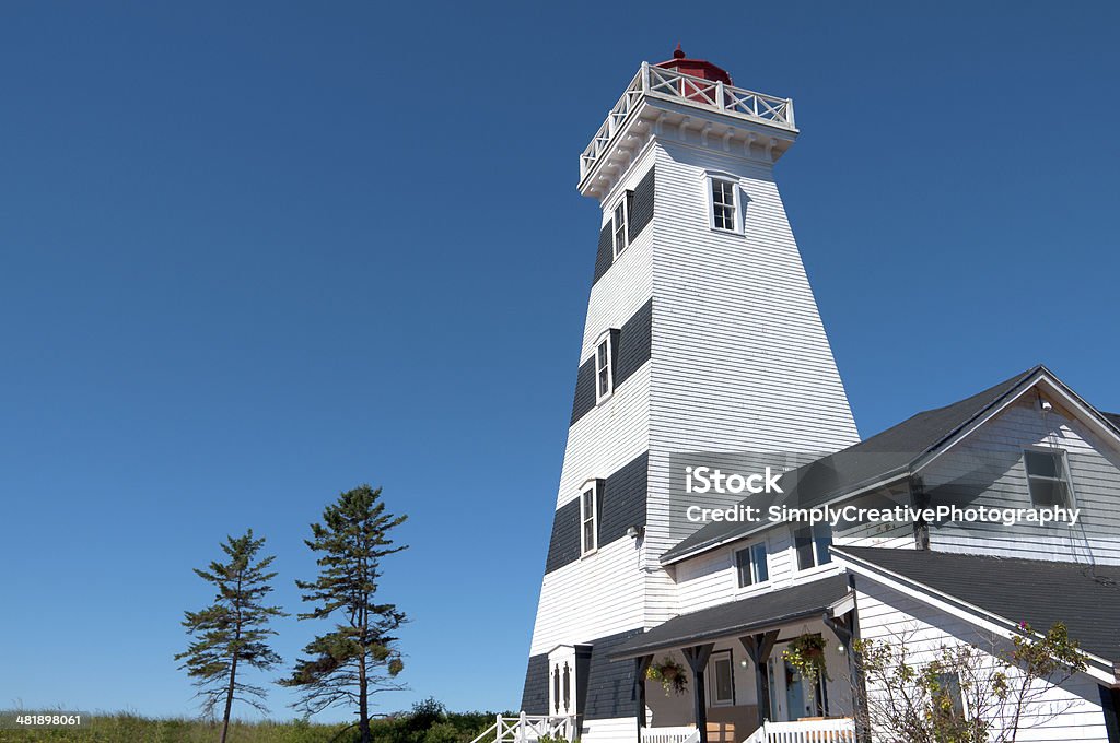 West Point Lighthouse sull'Isola del Principe Edoardo, Canada - Foto stock royalty-free di Albero
