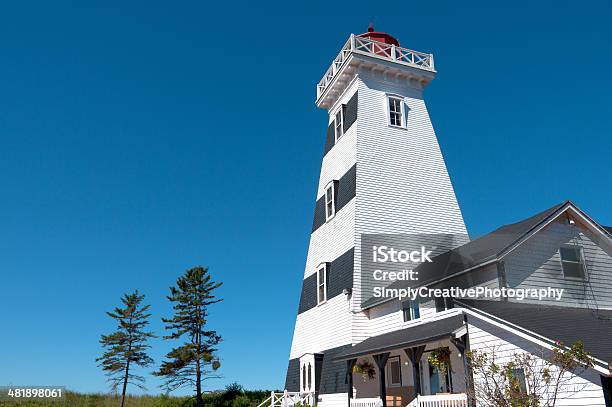 West Point Lighthouse Sullisola Del Principe Edoardo Canada - Fotografie stock e altre immagini di Albero